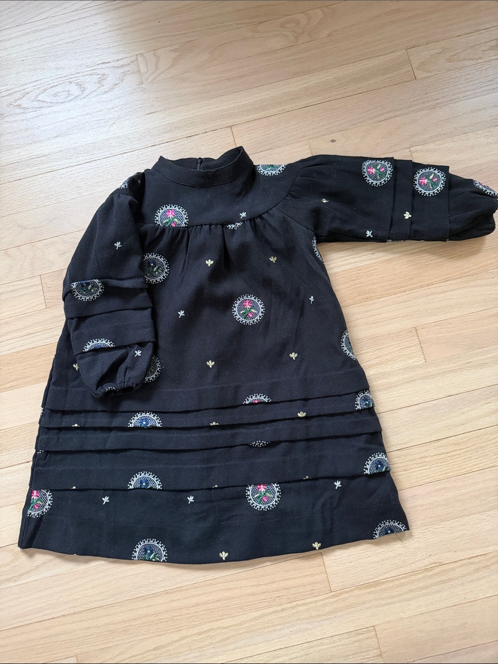 Girls' Black Floral Medallion Pleated Long-Sleeve Dress